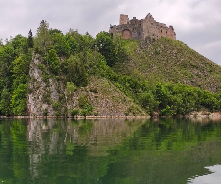Zamek nad jeziorem